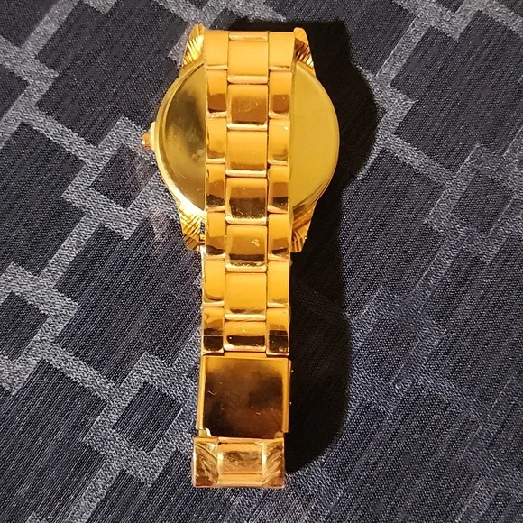 Rose Type Gold Color Cat Design Watch - Picture 3 of 3